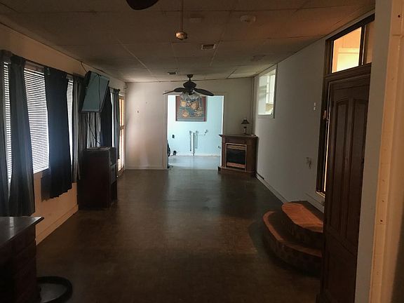 4th image of 609 W Washington Ave