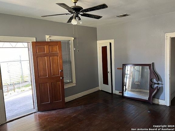 5th image of 134 COMPTON AVE