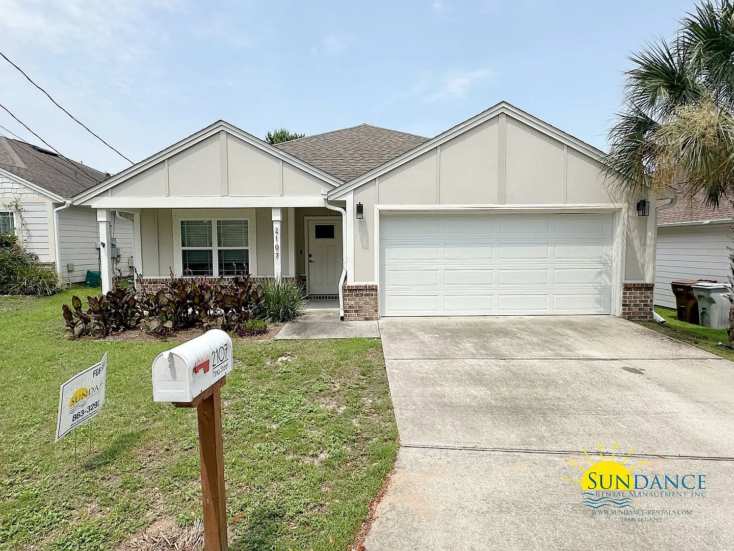 Stunning 3 Bedroom Home in Navarre — Photo 1