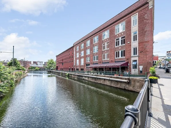 15 Kearney Sq #201, Lowell, MA 01852