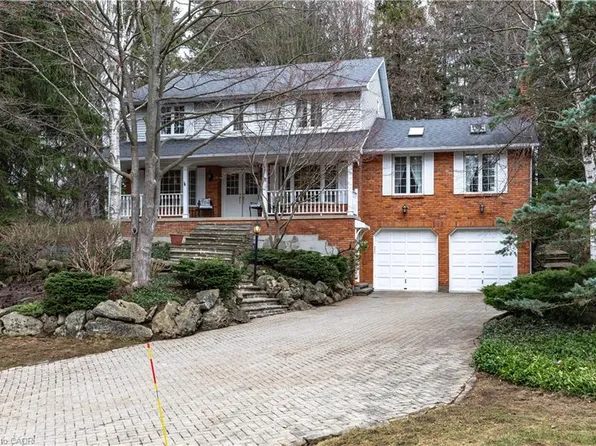 81 Reding Rd, Hamilton, ON L9G 1M9