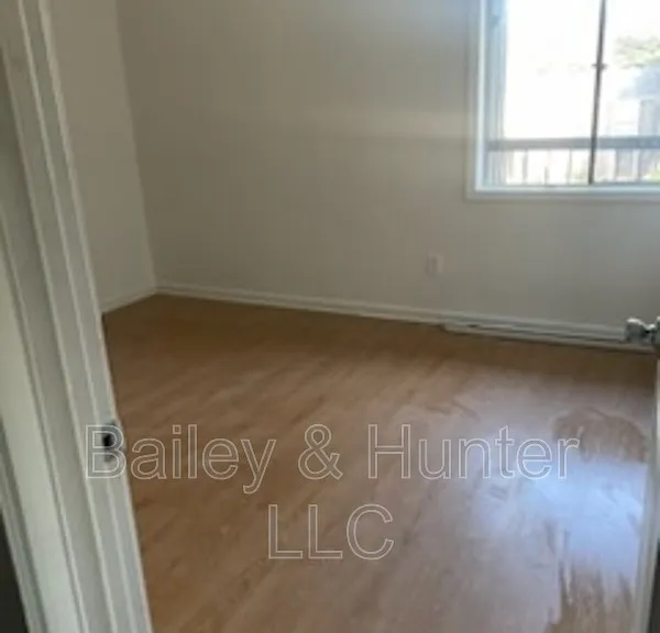 6012 Regent Mnr — Photo 9