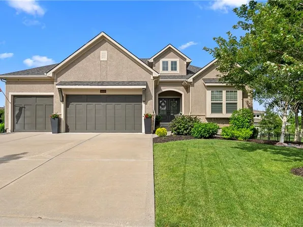 16105 Larsen St, Overland Park, KS 66221
