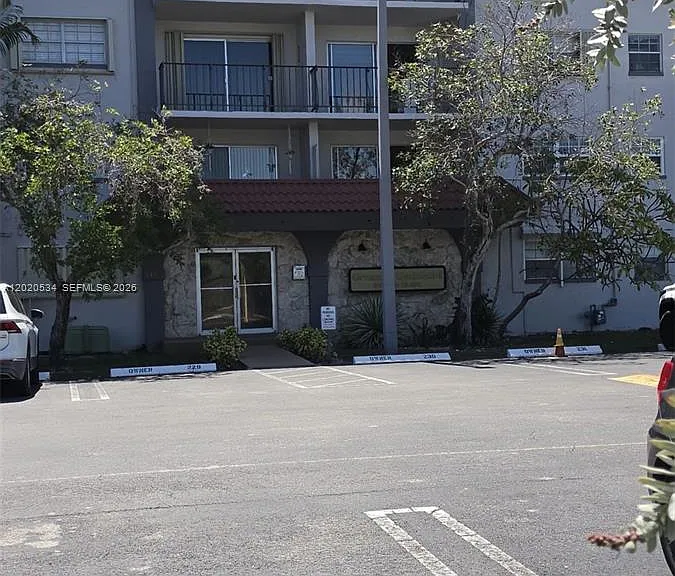 8107 SW 72nd Ave #423E — Photo 2