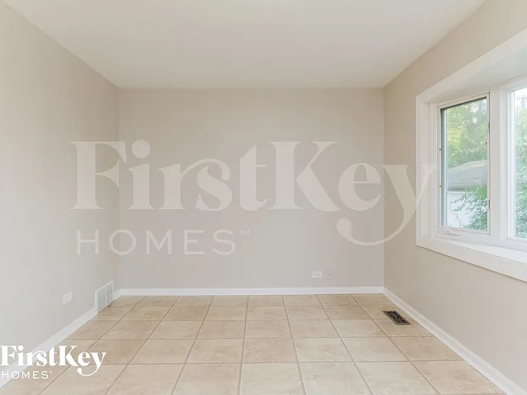 454 Springfield St — Photo 6