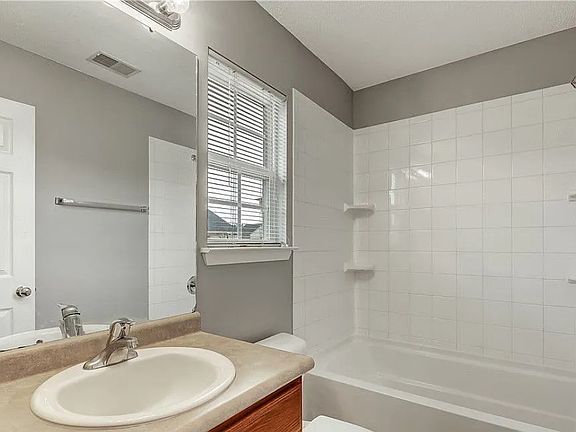 3rd image of 126 Willow Dr