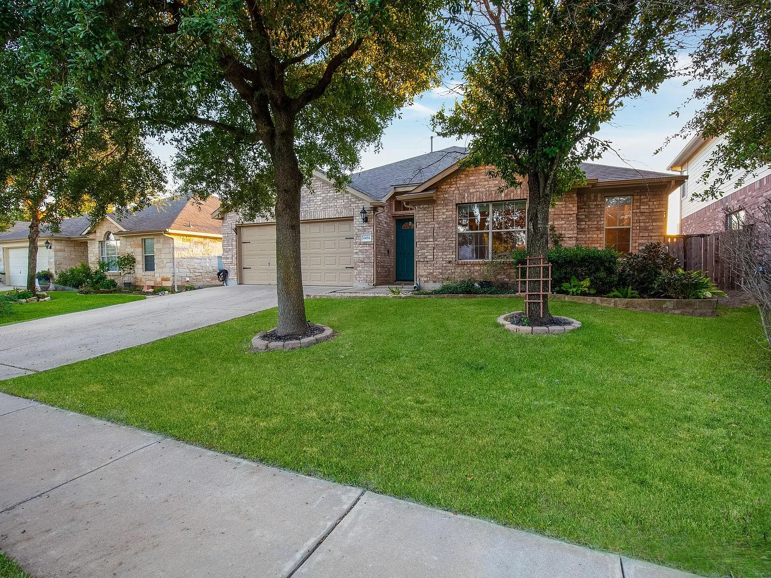 3 bed, 2.0 bath, 1885 sqft, $2,275 — Photo 4