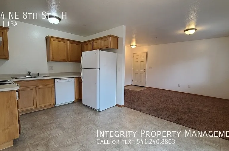 704 NE 8th St #H — Photo 5