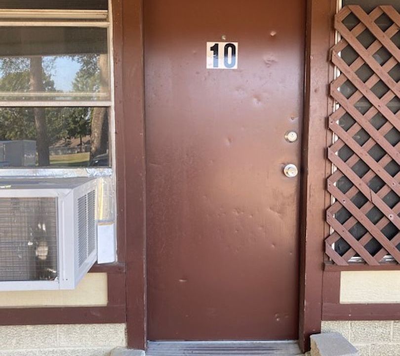1st image of 812 W 16th St #10
