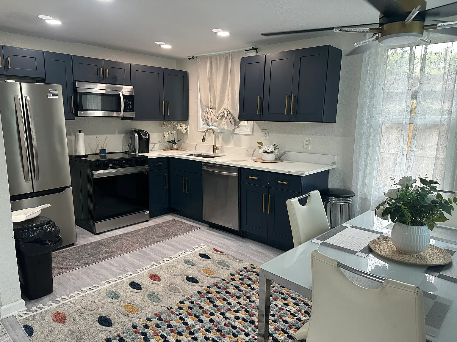 4 bed, 1675 sqft, $2,550 — Photo 2