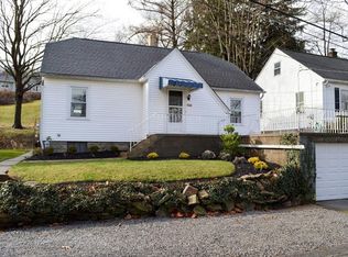 697 Oak St, Crescent, PA 15046