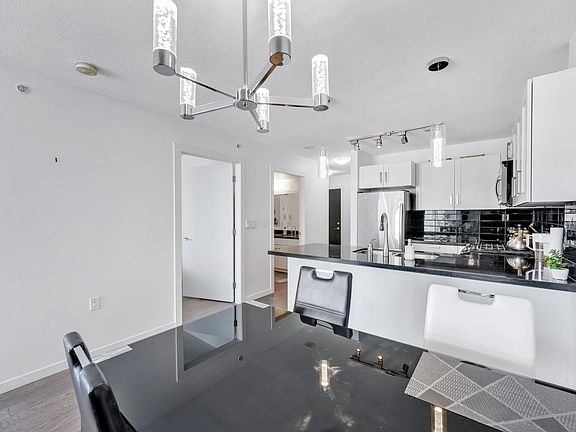 5th image of 2133 Douglas Rd #1106