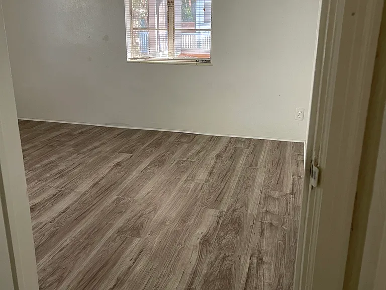 647 Kirkwood Ter N — Photo 16