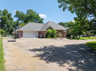 2104 W Main St, Lavaca, AR 72941