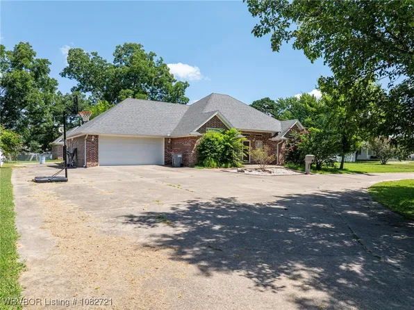 2104 W Main St, Lavaca, AR 72941