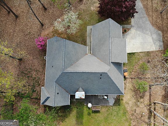 3rd image of 3030 Summit Ln