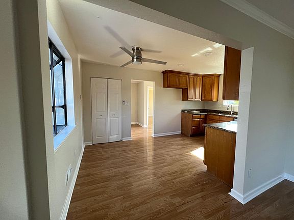 3rd image of 1315 Gloria Dr