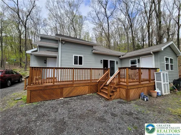 3422 Pocono Dr, East Stroudsburg, PA 18302