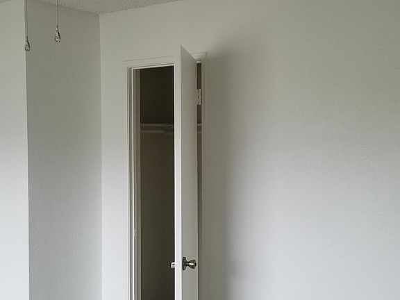 5th image of 675 Woodcrest Dr APT A