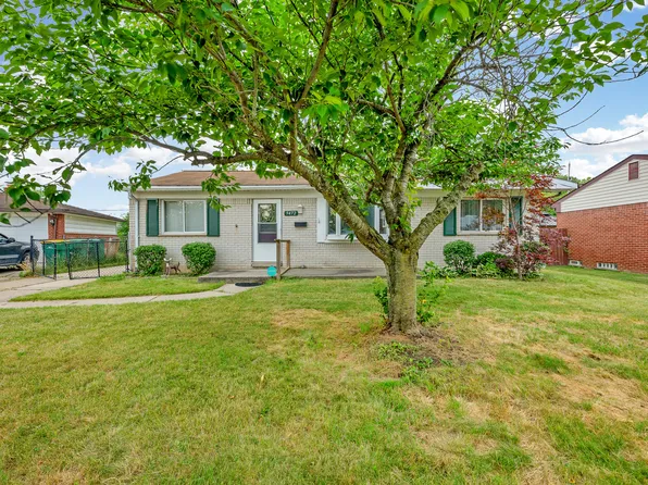 9472 Terry St, Romulus, MI 48174