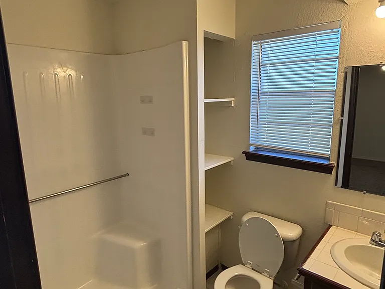 920 Mercury Rd — Photo 10