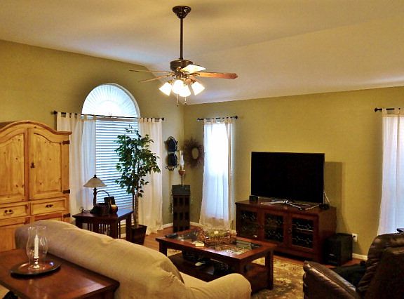3rd image of 106 Appaloosa Ct