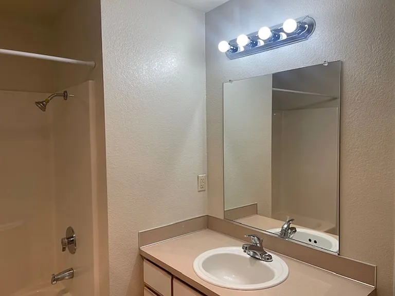 167-Triple Crown Apts — Photo 16