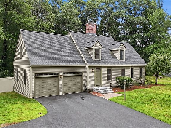 2nd image of 32 Shaker Ln