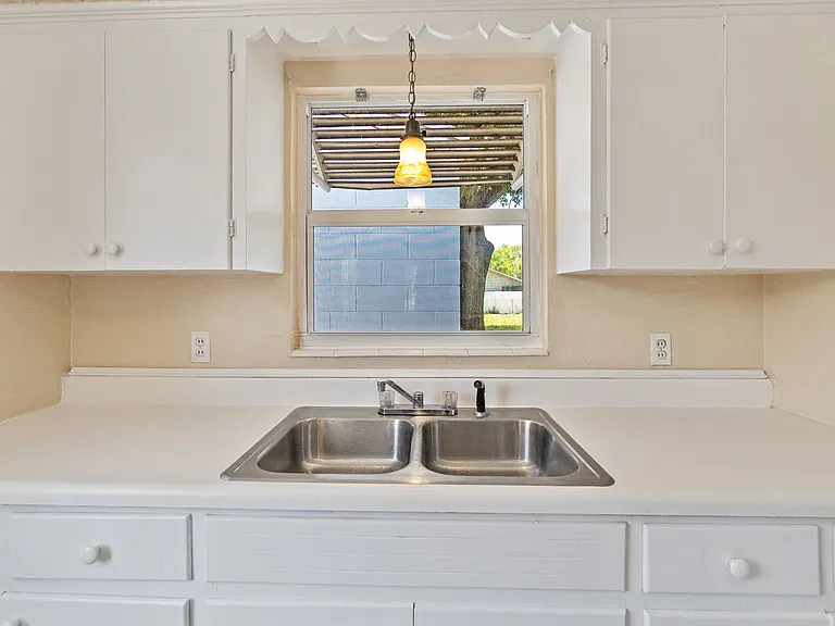 608 Missouri Ave — Photo 15