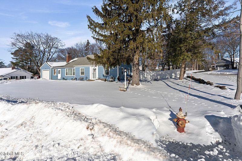 3rd image of 10 Skyview Drive
