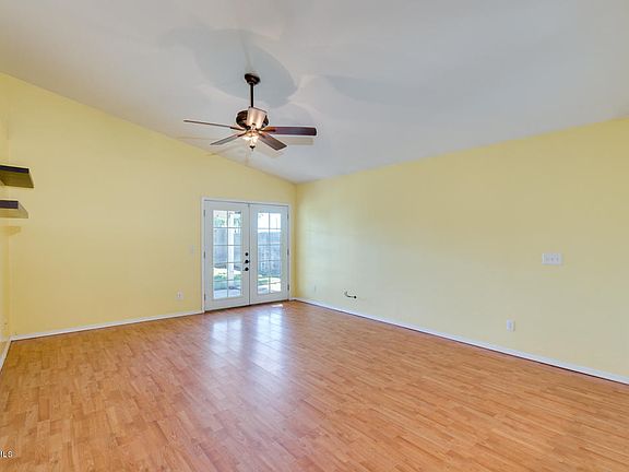 5th image of 8809 E Des Moines St