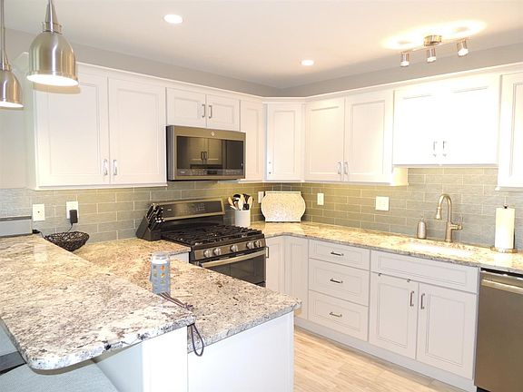 5th image of 327 E 25th Ave #107
