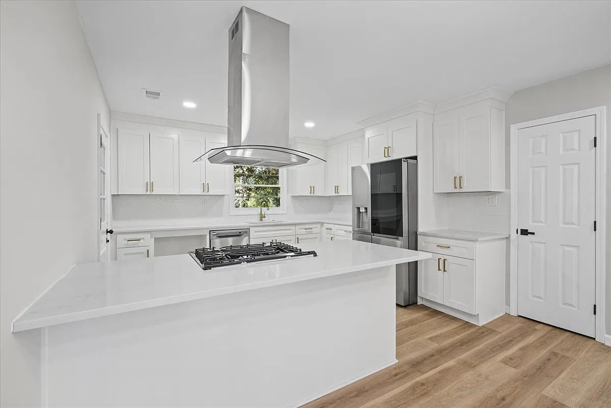3 bed, 1100 sqft, $2,295 — Photo 4