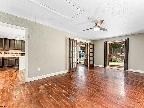 4th image of 103 E Hillview Dr