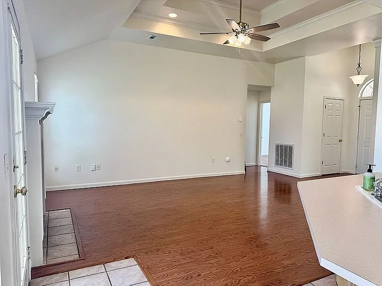 806 Almoo St — Photo 8