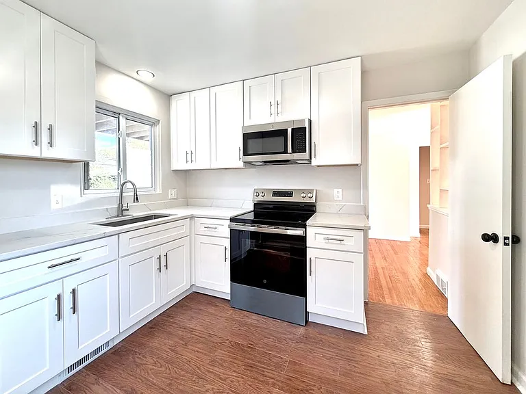2180 Vernier Rd — Photo 14