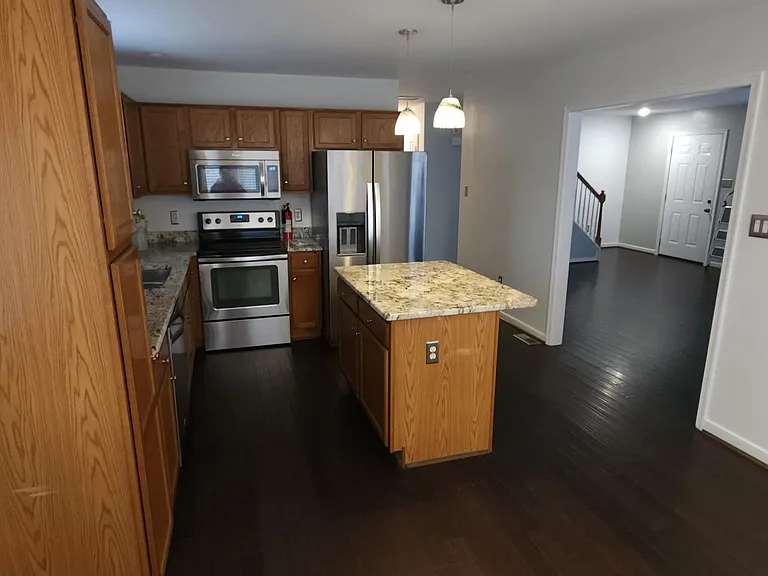 6917 Vanderbilt Ave — Photo 37
