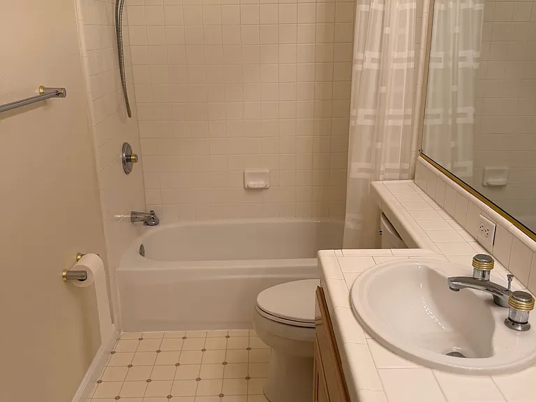 2204 Vizcaya Cir — Photo 18