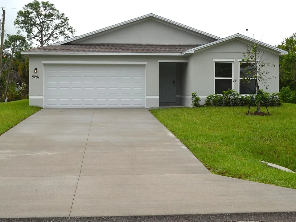 8201 Deland Ave