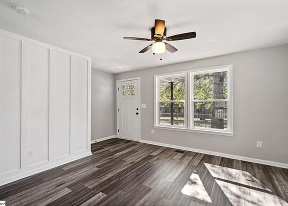 4th image of 125 Dobbs St