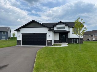 118 Collina Cir, Avon, MN 56310