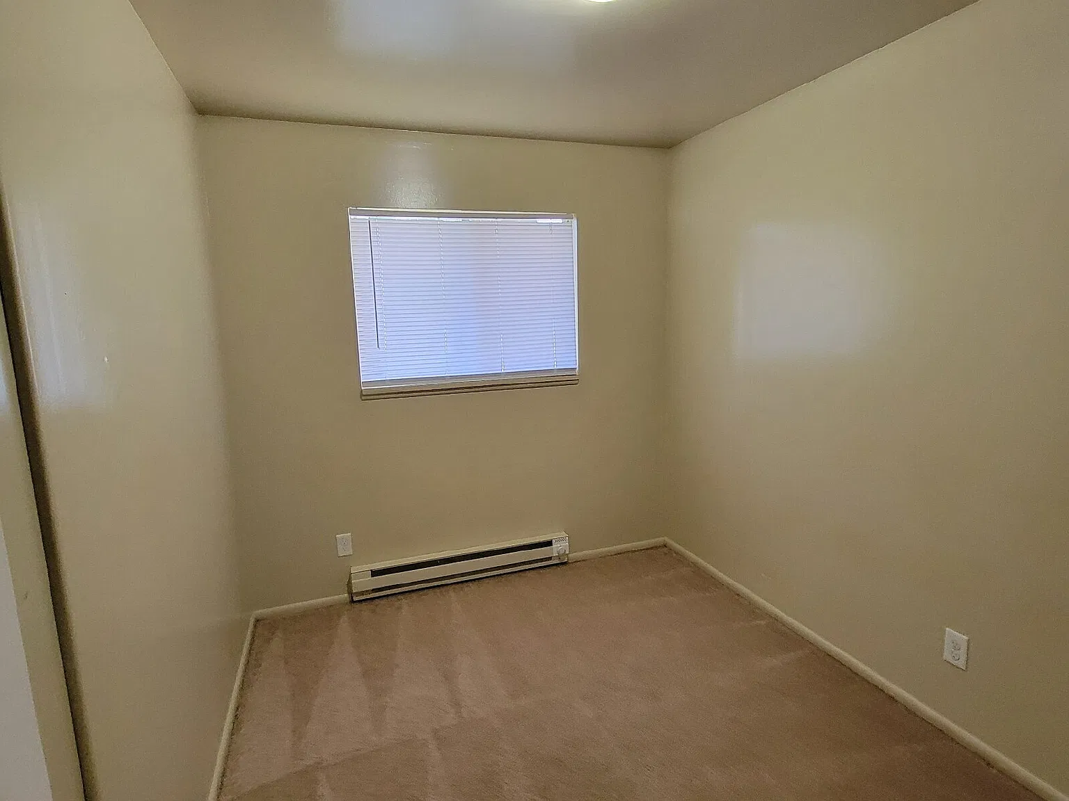 Near Southeast 3BR House! — Photo 3