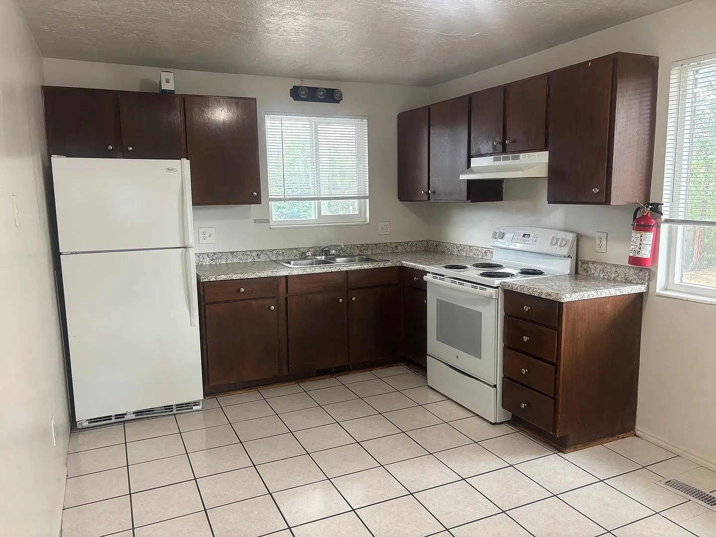 655 S 1000 W - 4 Plex — Photo 3