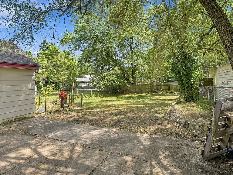 554 Buist St SW — Photo 22