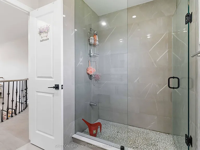 87 Marita Pl #MAIN UPPER FLR — Photo 20