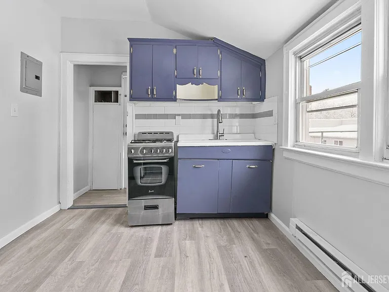 211 N 13th St #3 — Photo 7