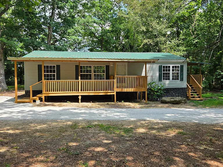 131 Laurel Trails Rd — Photo 2