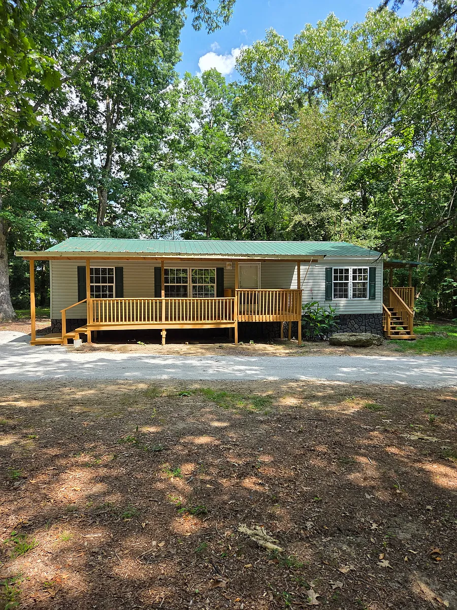 Building Photo - 131 Laurel Trails Rd