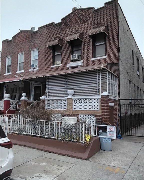 1st image of 699 Bradford St