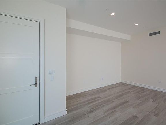 5th image of 711 S Palm Ave Unit 402